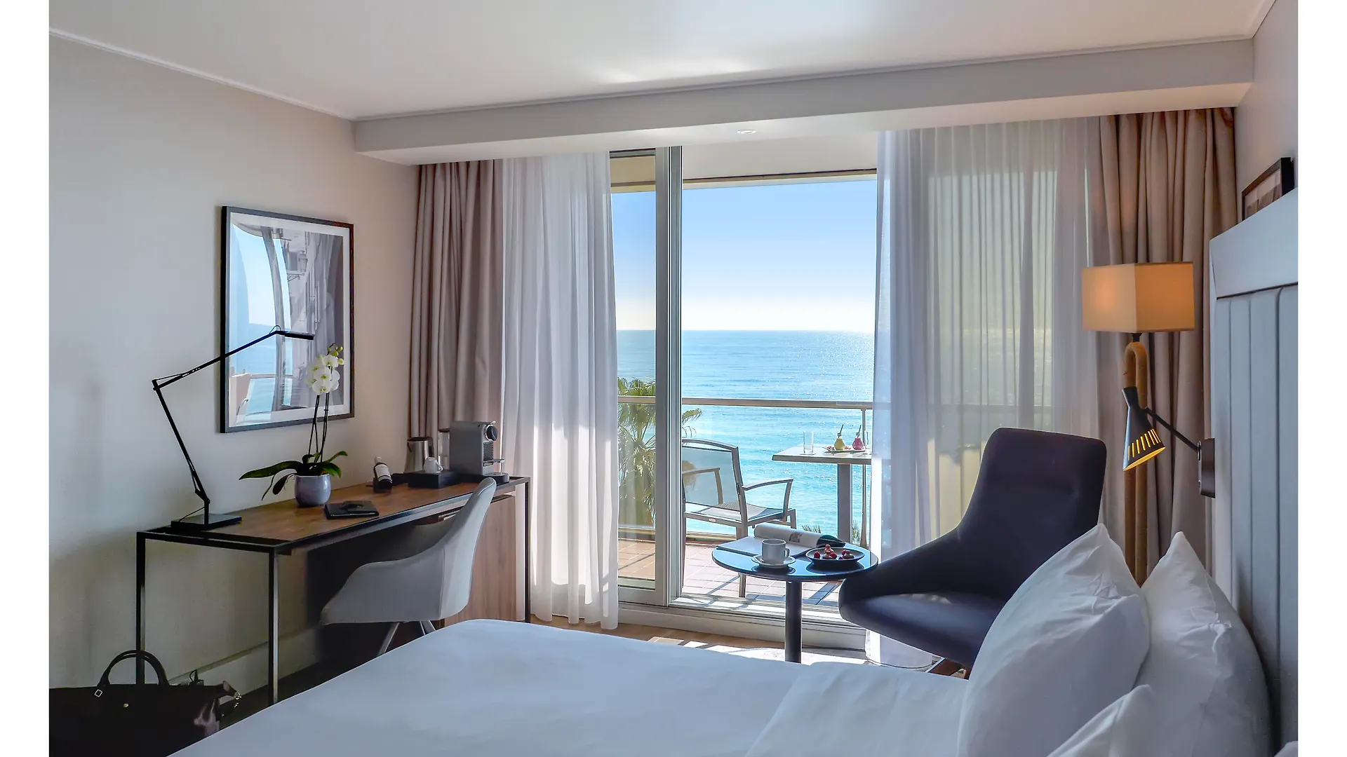 Radisson Blu Hotel Nice 4*,  France