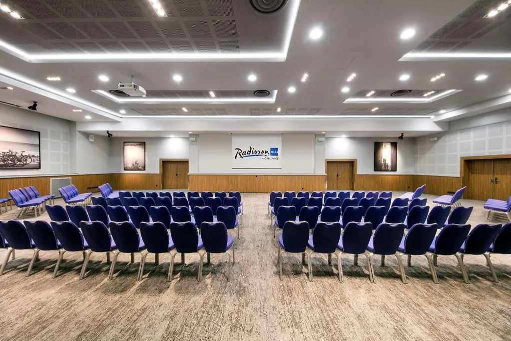 Radisson Blu Hotel Nice 4*,