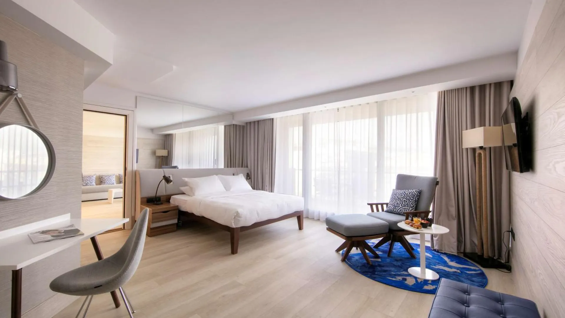 Radisson Blu Hotel Nice 4*,  France