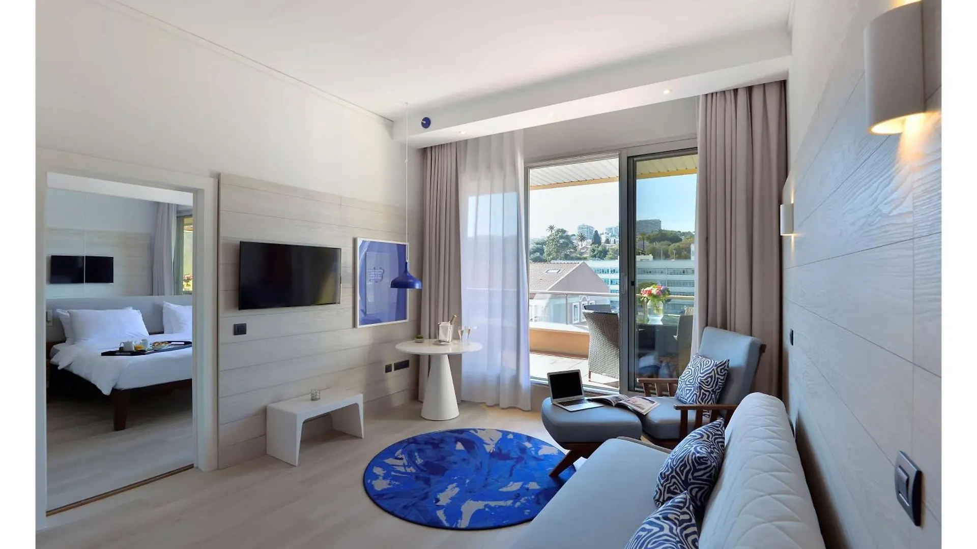 Radisson Blu Hotel Nice 4*,  France