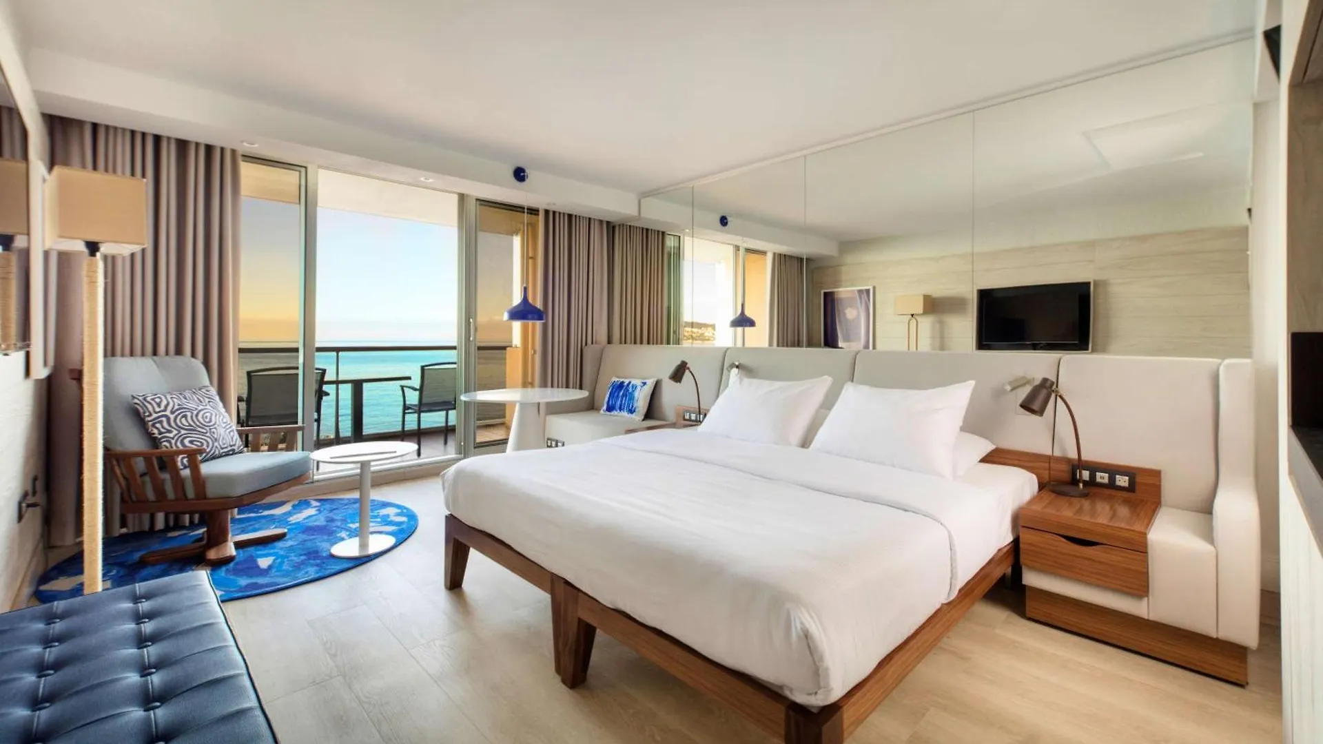 Radisson Blu Hotel Nice 4*,