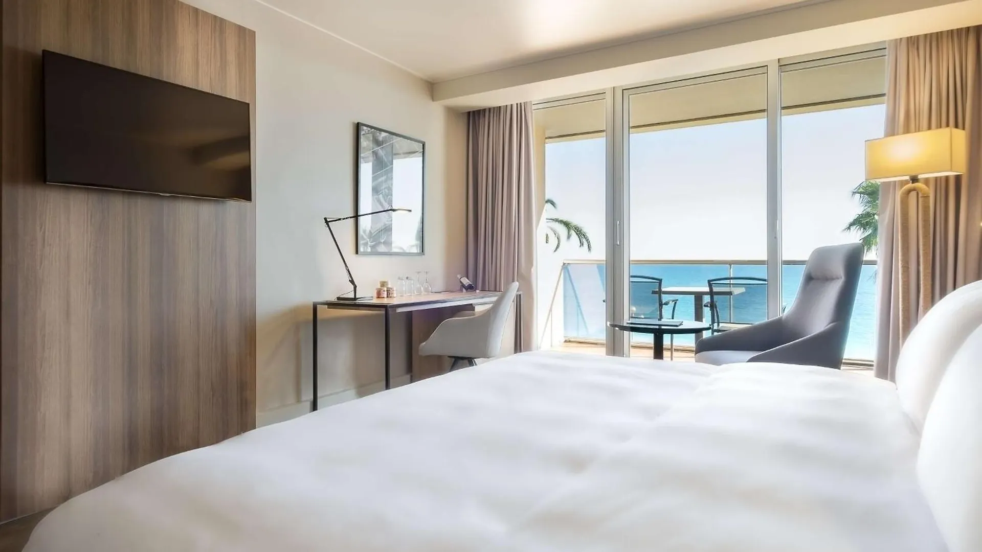 Radisson Blu Hotel Nice 4*,  France