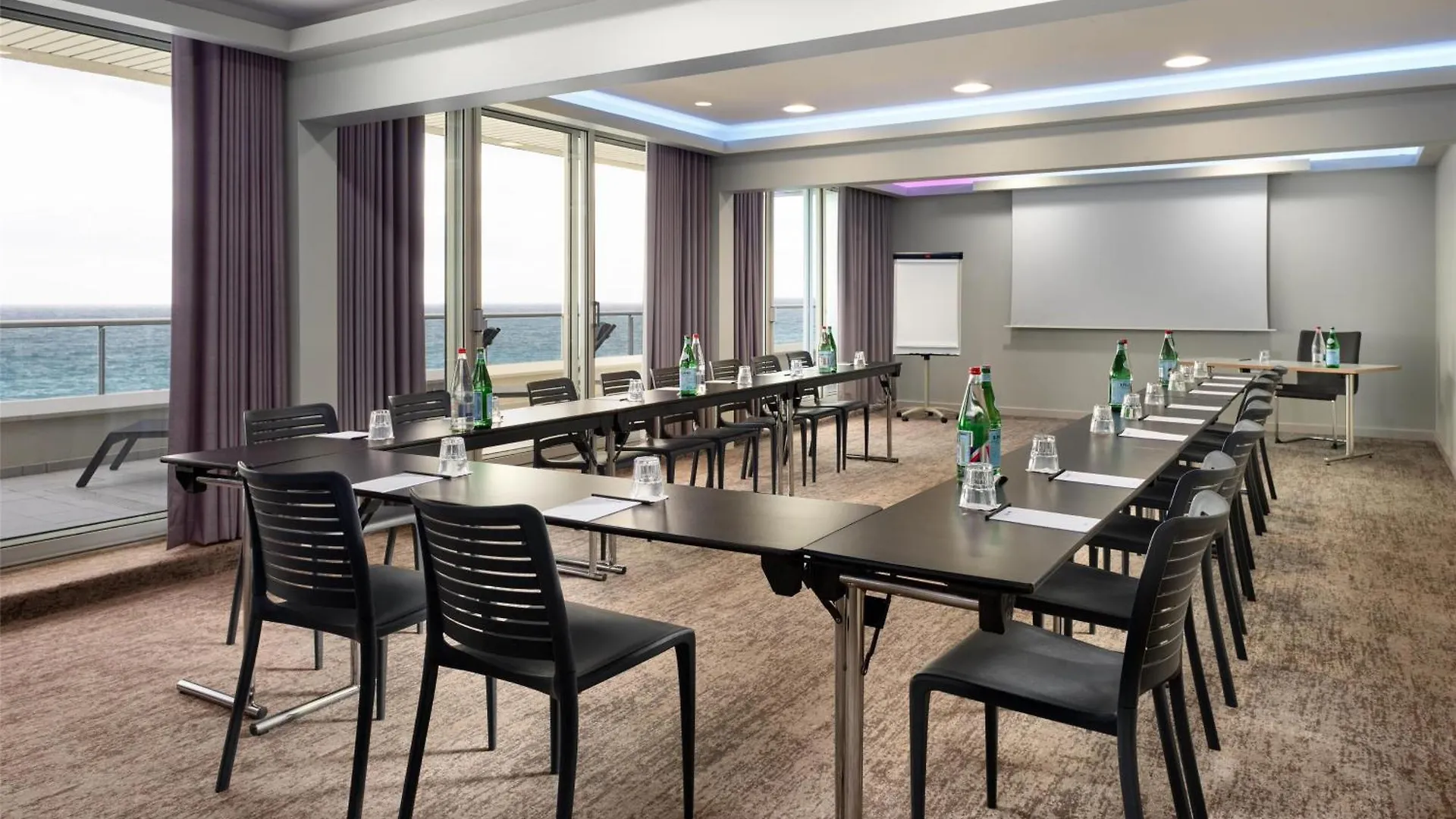 Radisson Blu Hotel Nicea 4*,