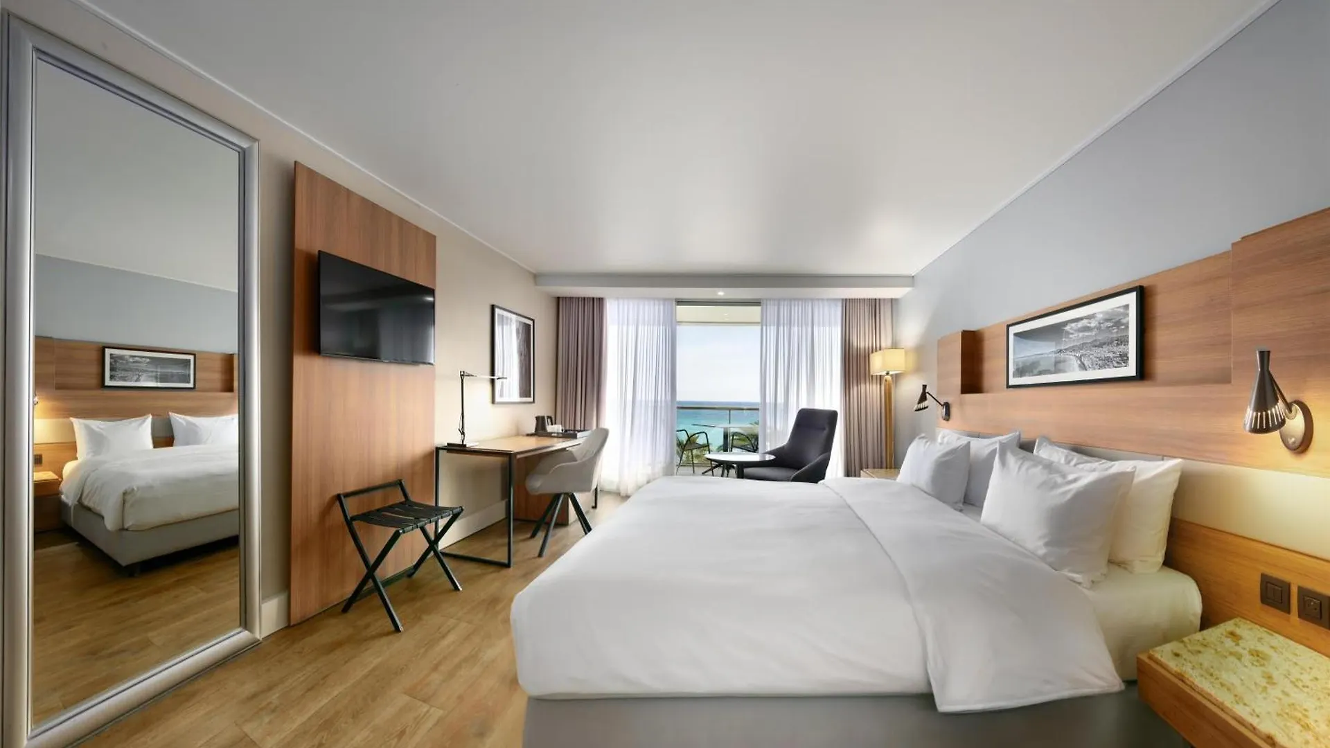 Radisson Blu Hotel Nicea 4*,  Francja