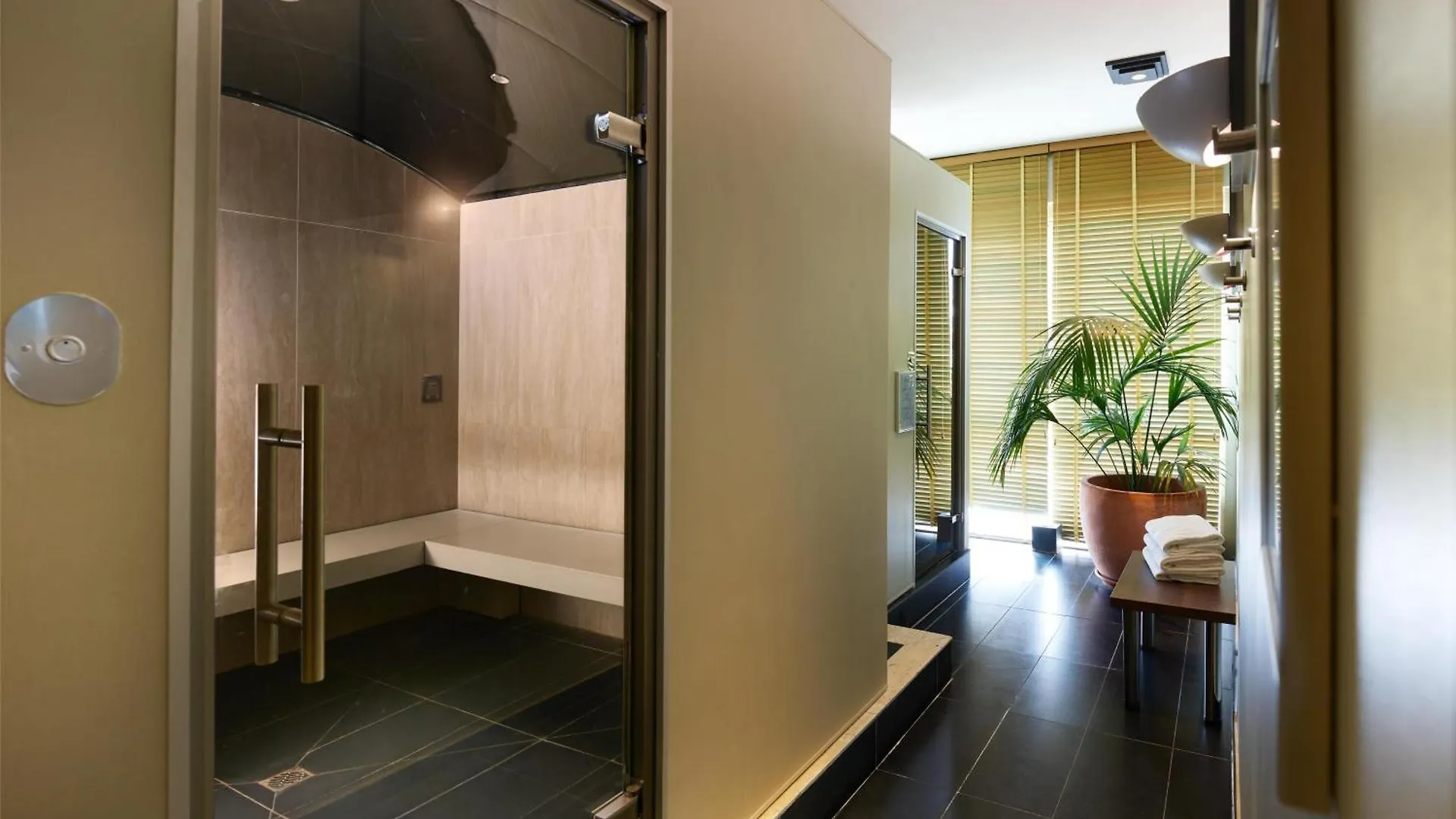Radisson Blu Hotel Nice 4*,  France